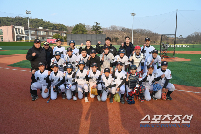 한화 '52번' 영구결번 레전드 김태균이 타격코치, 그가 홍성으로 달려가…