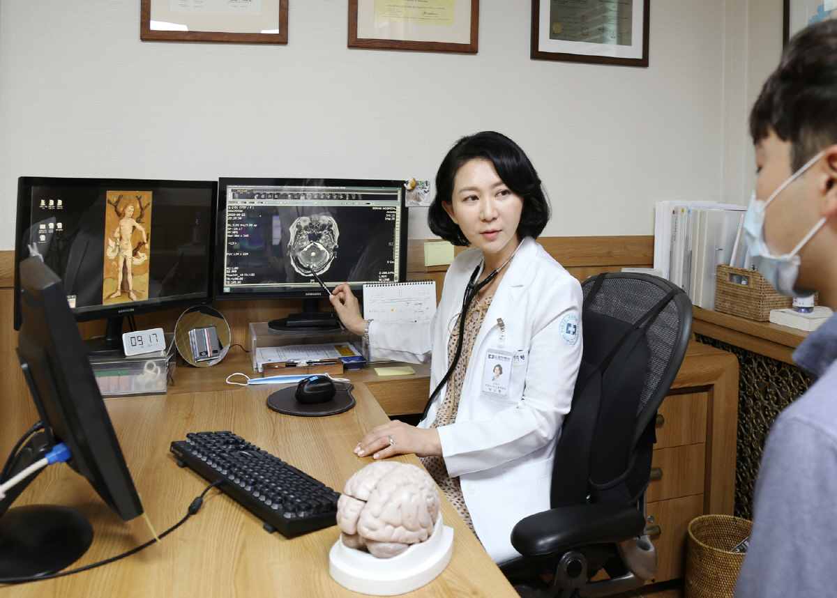 '나이 드니 더 어지럽다'…노화로 방치하면 안 되는 이유