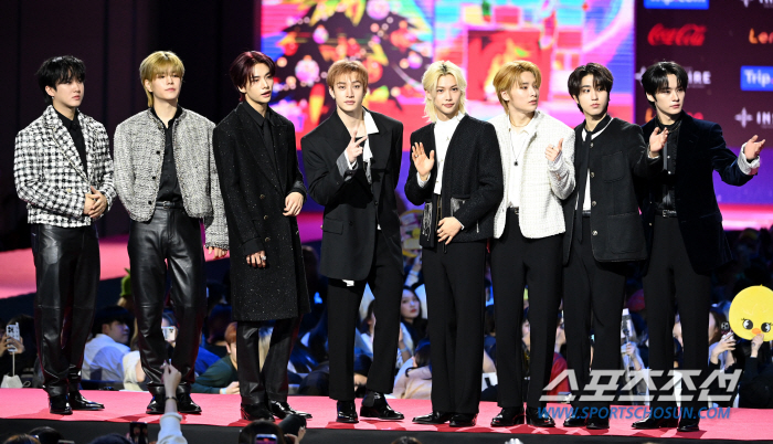 [공식] JYP "스트레이키즈 등 악성 게시물, 선처·합의 없는 법적대응…