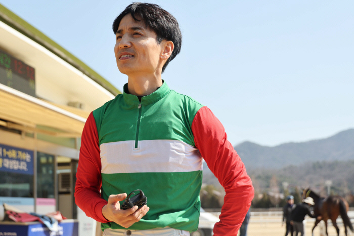 [경마] '황태자' 문세영 기수, 한국 경마 사상 두 번째 1900승 금…
