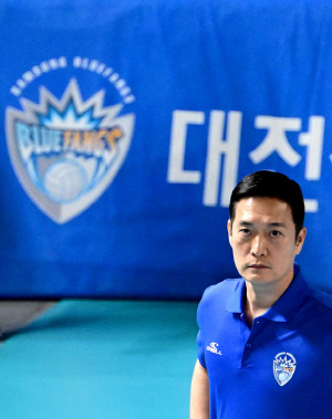 초반 1위 돌풍까지 일으켰는데…침통한 김상우 감독, 왜 말을 잃었나