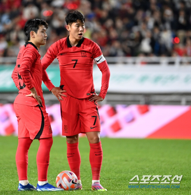 1시간 만에 태국전 6만석 매진! 축구팬들은 위대하다, 응원 보이콧 목소…