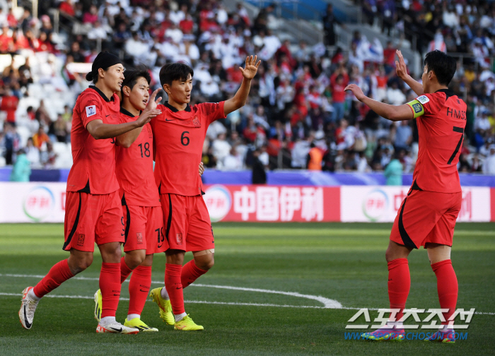 1시간 만에 태국전 6만석 매진! 축구팬들은 위대하다, 응원 보이콧 목소…
