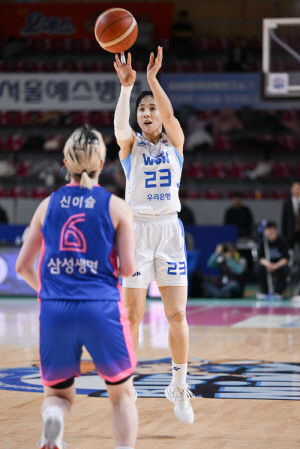 '이게 프로의 플레이오프인가?' 처참한 경기력 민낯 보인 여농 PO 3차전, 졸전 끝 우리은행 2연승. 챔프전 1승 남았다