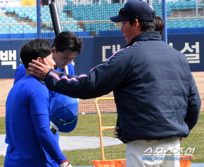 대선배 이택근부터 롯데 고영민 코치까지 '김지찬 앓이'...발걸음 옮기는…