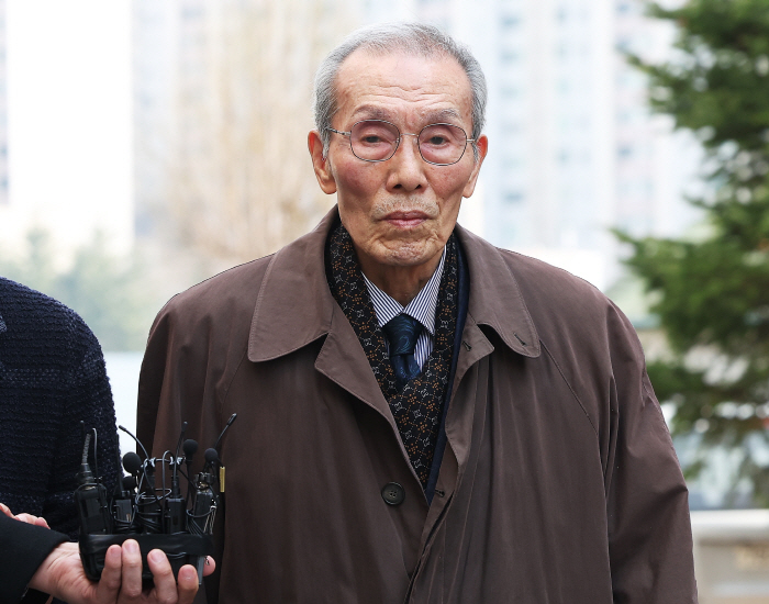 '깐부 할아버지' 오영수, 강제추행 혐의 유죄 인정…"피해자 주장 일관됐…