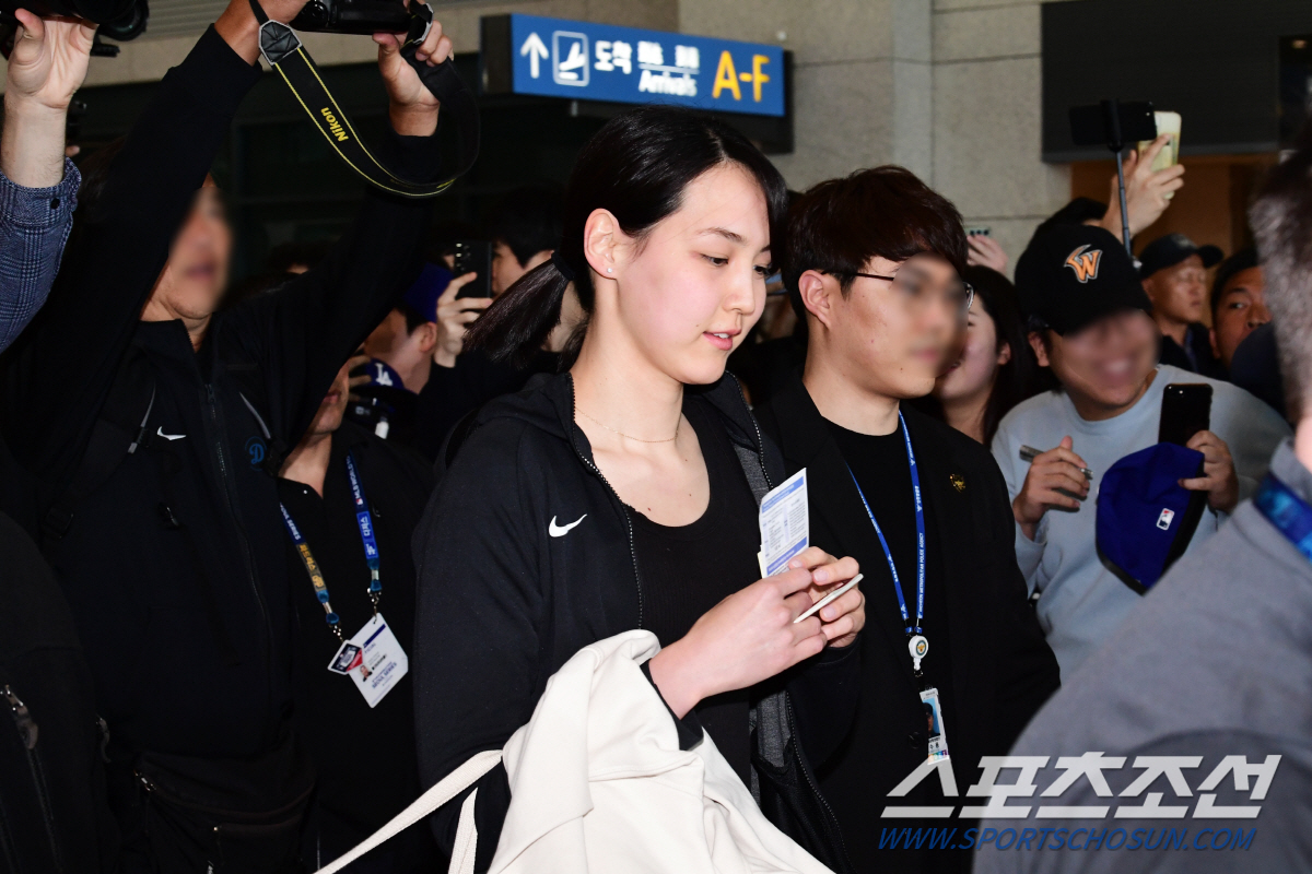 '오타니가 한국에 왔다, 그녀와 함께' 서울시리즈보다 관심 더 뜨겁다