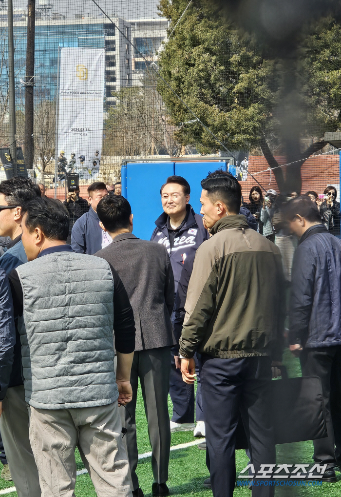 '헉, 이게 무슨 일이야' SD 유소년 야구 클리닉, 윤석열 대통령 깜짝…