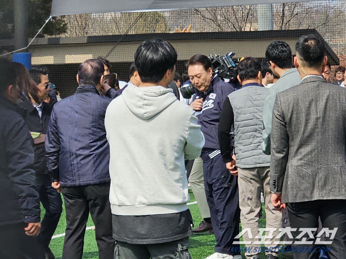 '헉, 이게 무슨 일이야' SD 유소년 야구 클리닉, 윤석열 대통령 깜짝…
