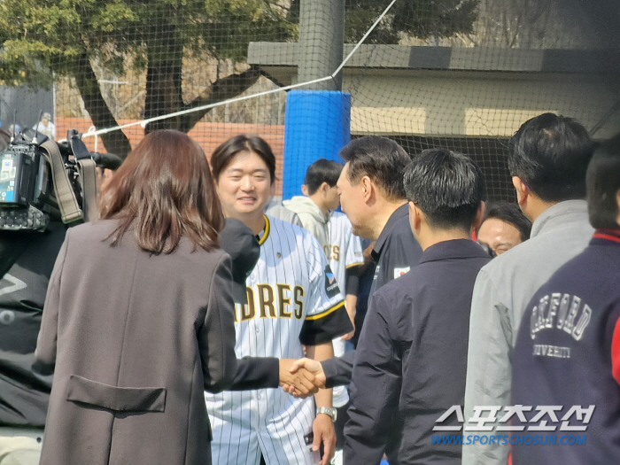'헉, 이게 무슨 일이야' SD 유소년 야구 클리닉, 윤석열 대통령 깜짝…