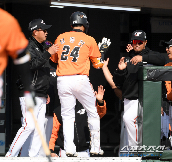'하주석 결승포+임종찬 쐐기포' 한화, 병살타 3개 치고도 완승! 장단 …