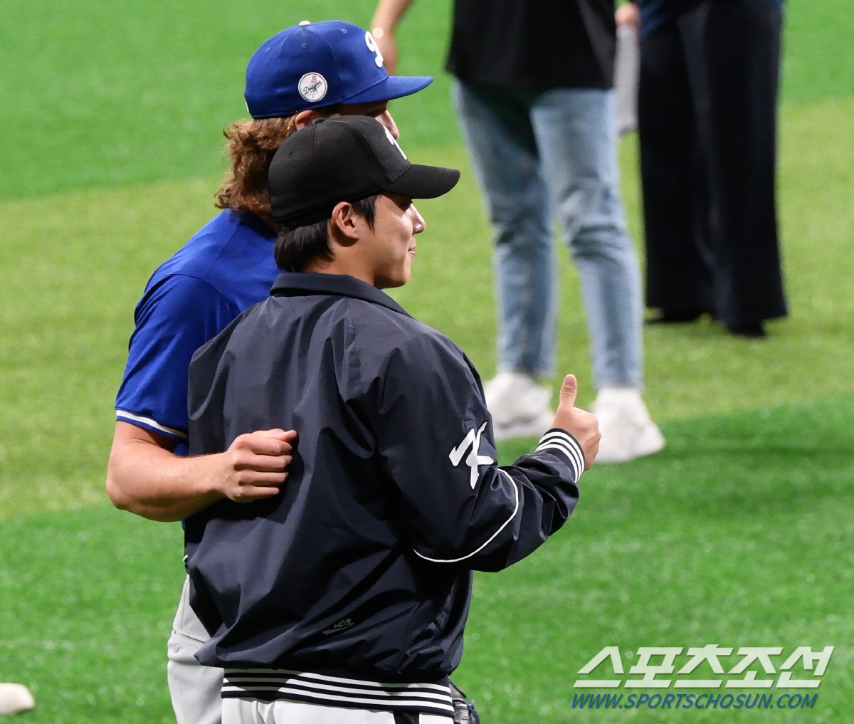LA 다저스 에이스, 원태인과 친구 먹고 한국 아이들 삼촌됐다 [고척 스…