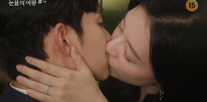 "한밤중에 너무 고자극" 김수현 상의탈의에 ♥김지원 '폴인럽'..3년차 …