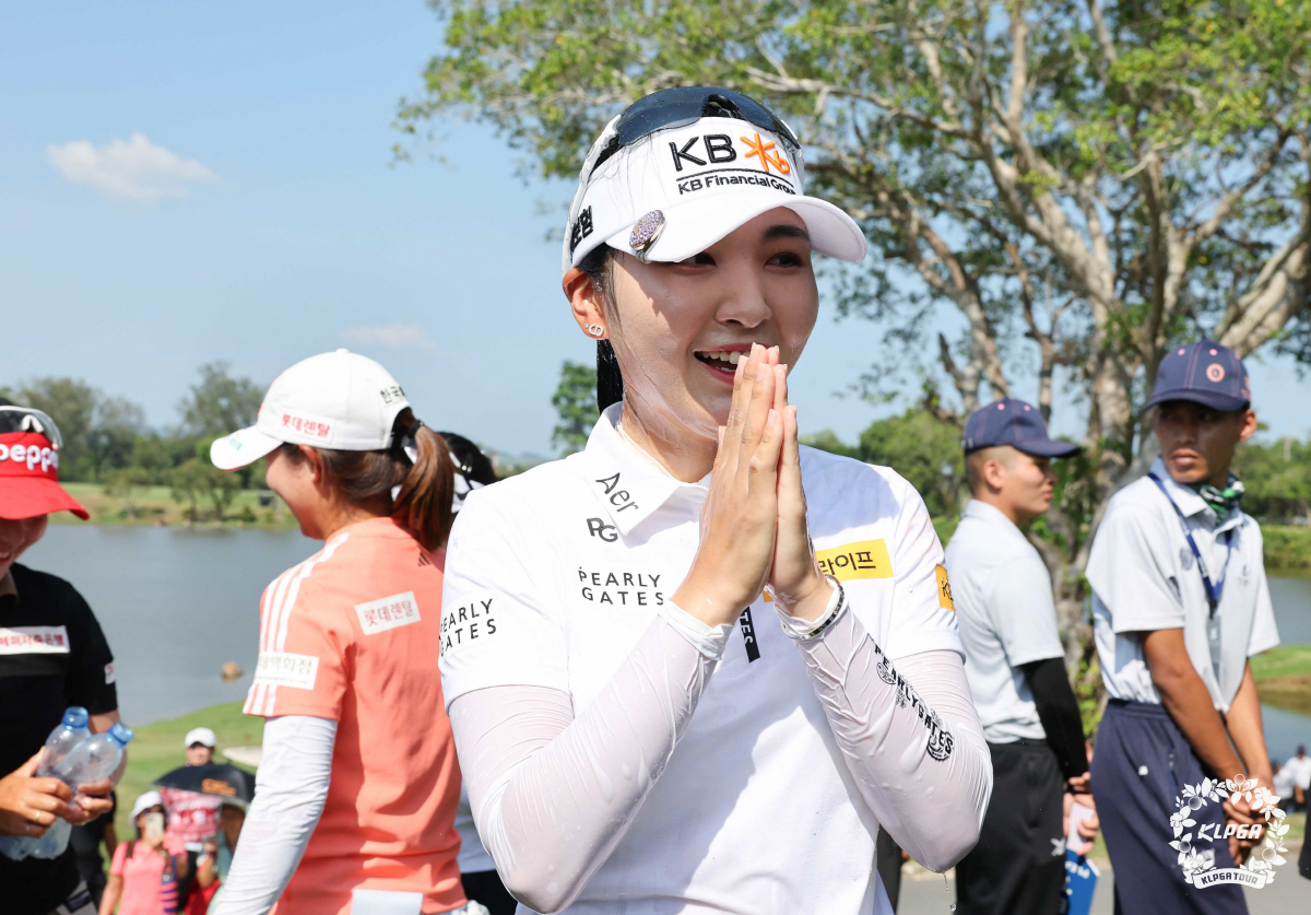 '시즌 첫 V' 챔피언의 저력 보여준 이예원 "지난해 못 잡은 다승왕, …