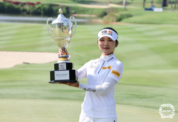 '시즌 첫 V' 챔피언의 저력 보여준 이예원 "지난해 못 잡은 다승왕, …