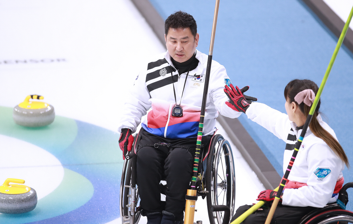 韓 휠체어 컬링 새 역사, '부부 국가대표' 정태영X조민경 "목표는 패럴…
