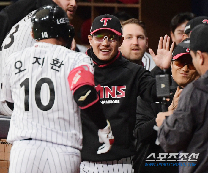 한국시리즈 MVP. 롤렉스 받을만 했다. LG 주장 오지환, 시즈 상대 …