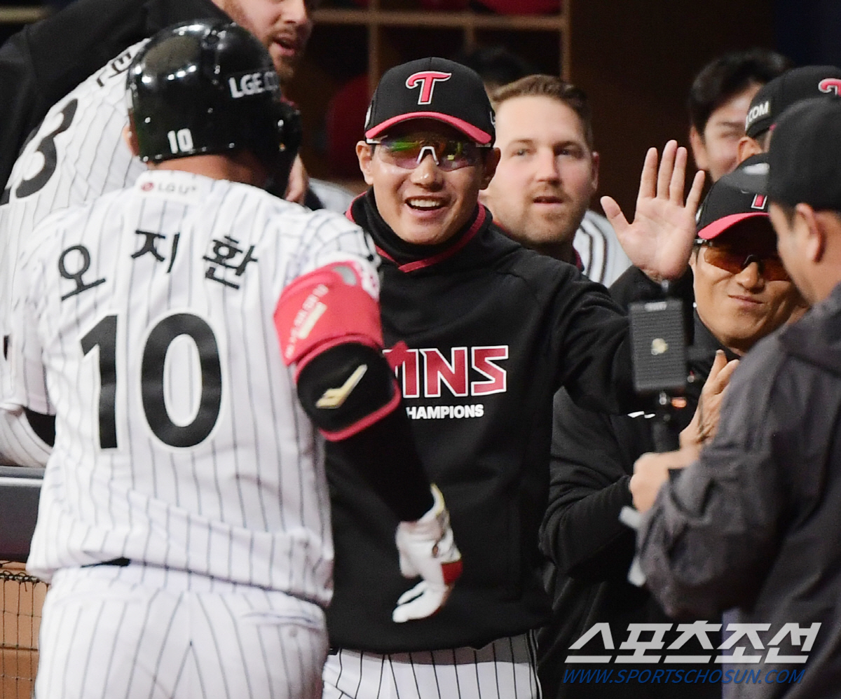 한국시리즈 MVP. 롤렉스 받을만 했다. LG 주장 오지환, 시즈 상대 …