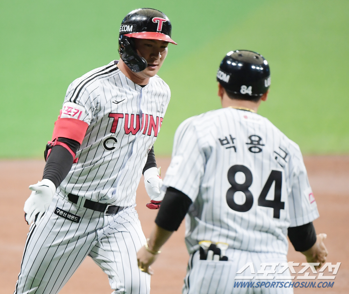 한국시리즈 MVP. 롤렉스 받을만 했다. LG 주장 오지환, 시즈 상대 …