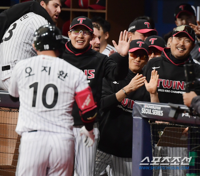 한국시리즈 MVP. 롤렉스 받을만 했다. LG 주장 오지환, 시즈 상대 …
