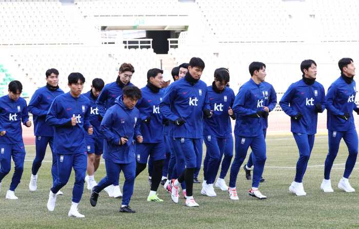 [현장 인터뷰]'첫 소집' 황선홍 감독 "손흥민 주장 체제 유지, 선수들…