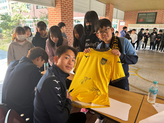 전남 드래곤즈, 청소년 1300명과 함께한 '스쿨어택' 성공적