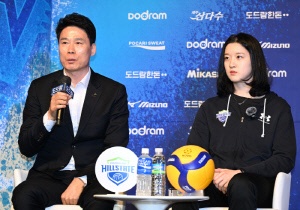 '2번의 불운→좌절' 이겨낸 현대건설 상대는? '언더독의 마음' 흥국생명vs'우승팀 예측 1위' 정관장 누가 될까 [미디어데이]
