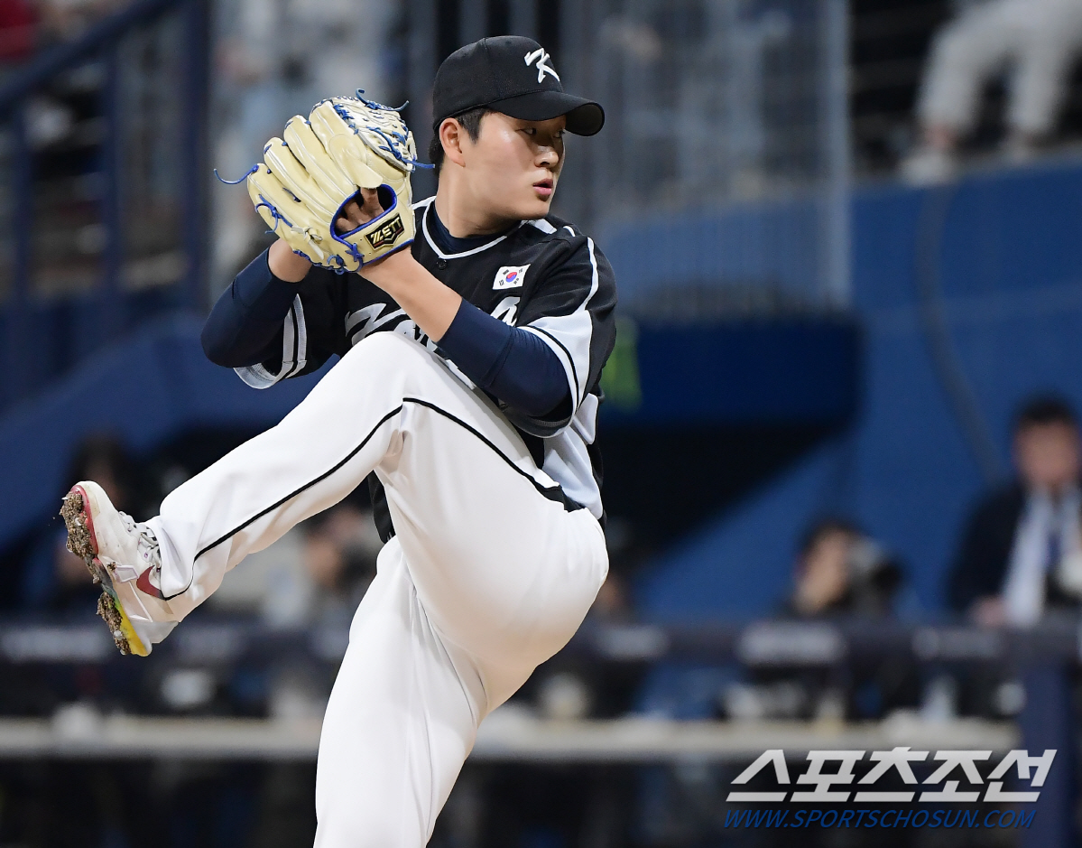 "완성형 느낌이…" NPB·MLB 침묵시킨 19세의 KK '국대포수&ML…