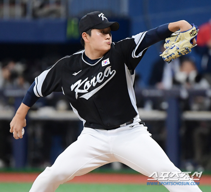 "완성형 느낌이…" NPB·MLB 침묵시킨 19세의 KK '국대포수&ML…