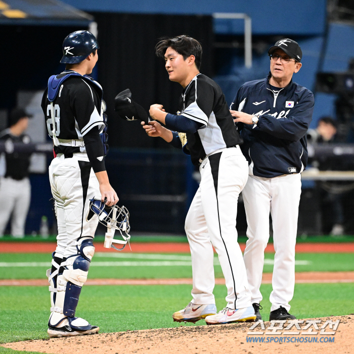"완성형 느낌이…" NPB·MLB 침묵시킨 19세의 KK '국대포수&ML…