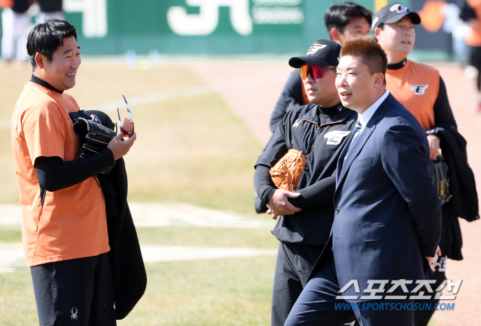 대전서 뭉친 타이거즈 옛 동료들, 선배는 해설위원 후배들은 한화 이글스