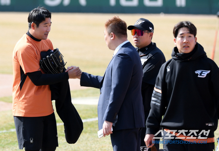 대전서 뭉친 타이거즈 옛 동료들, 선배는 해설위원 후배들은 한화 이글스