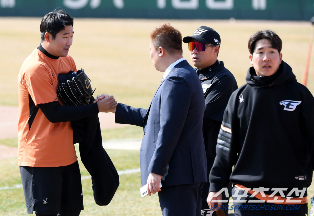 대전서 뭉친 타이거즈 옛 동료들, 선배는 해설위원 후배들은 한화 이글스