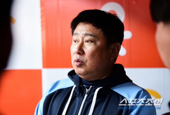 롯데-KT전 갑작스런 소나기로 취소. 이강철 감독 "중간에 안올라온 선수…