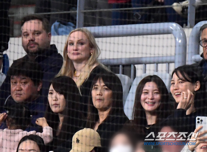 '아내+부모님까지 서울 방문' 시선집중 오타니, 개막전 이상 신호 정말 …