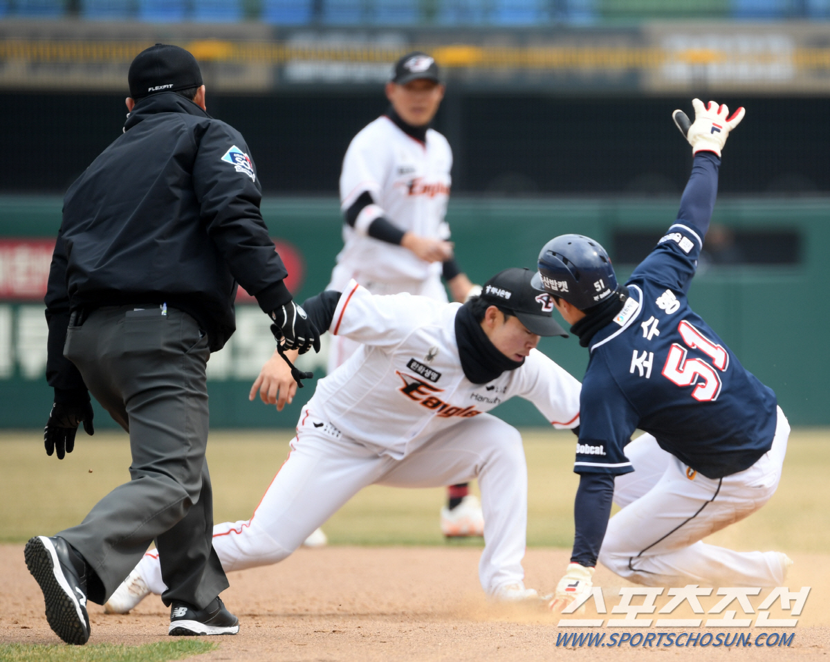 '3:7→7:7' 한화 기세, 두산 전승까지 가로막았다…'역대 3호 무패…
