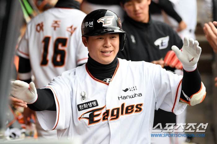 '3:7→7:7' 한화 기세, 두산 전승까지 가로막았다…'역대 3호 무패…