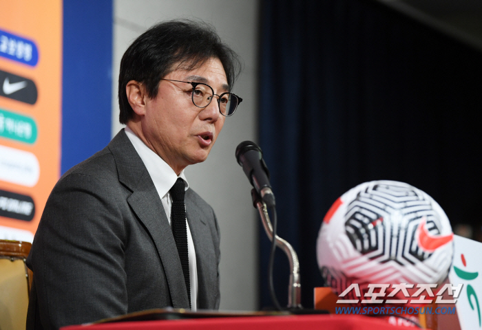 [현장스케치]"감사합니다" 하극상 논란 이강인 환한 표정으로 입국, '불…