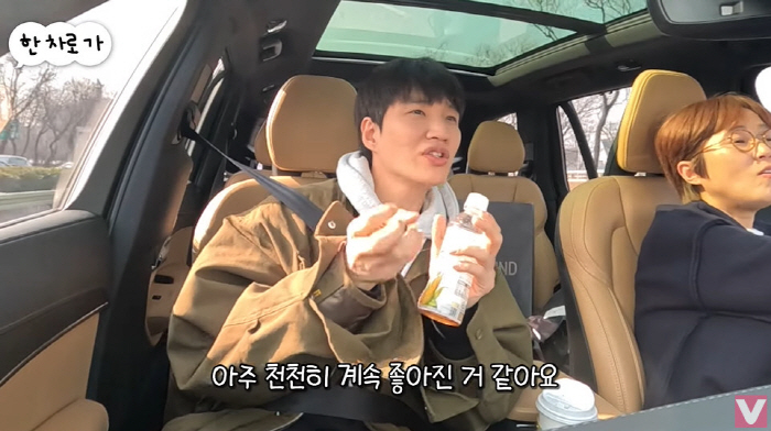 '5월 결혼 '김기리 "♥문지인과 친구서 연인...신기해서 어색할 때도"…