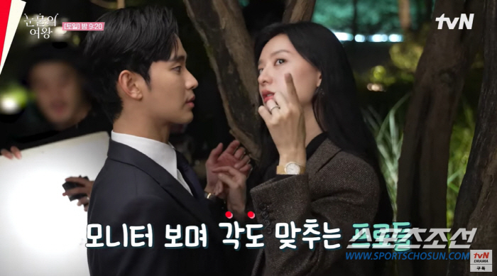 [종합]"현우 목 꺾고 도전!" 김지원♥김수현, 다시 봐도 '심쿵' 키스…