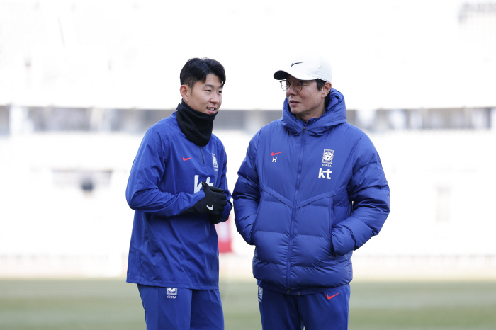 "한국은 굉장히 좋은 팀" 韓 정식감독 관심 드러낸 브루스 감독. "내가…