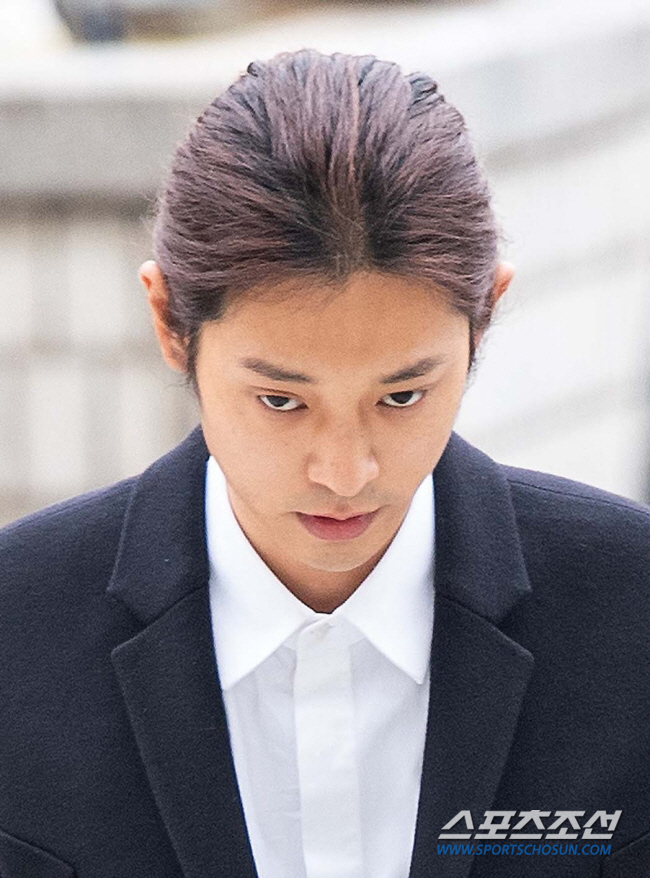 '출소' 정준영, '포털 삭제·방송 퇴출' 못 피했지만…'우회 복귀' 가…