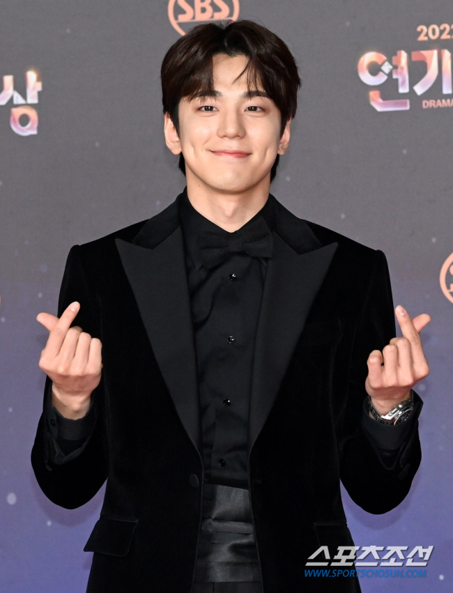 [공식] '사내맞선' 김민규, 만우절에 육군 현역 입대…"비공개 입소 예…