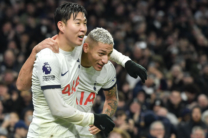 ‘EPL 최고’ 손흥민을 기용하면 되잖아!...토트넘 또 9번 스트라이커…