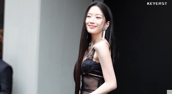 문가영, 파격 란제리 시스루룩 밀라노쇼 소감 "룩 변형하는 재미 있어"