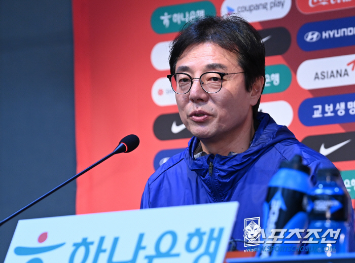 [현장인터뷰]어깨 무거운 황선홍 감독 "이강인 선수와 합심해 풀어내는 것…