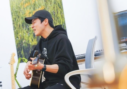 공효진, '신인가수 조정석' 데뷔 MV 출연…드라마·영화에 이어 3번째 …