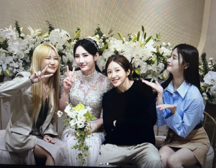 "억울해"..'화려 vs 털털' 극과 극 '민폐 하객룩' 해명 나선 ★들…