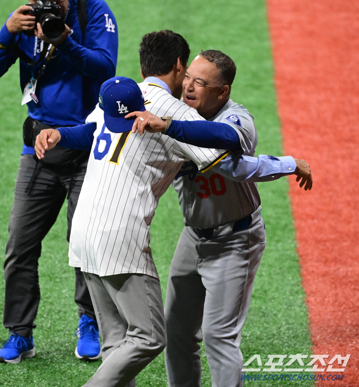 '서울시리즈'를 만든 30년 전 선구자, 감동의 시구...그리고 멋진 포…