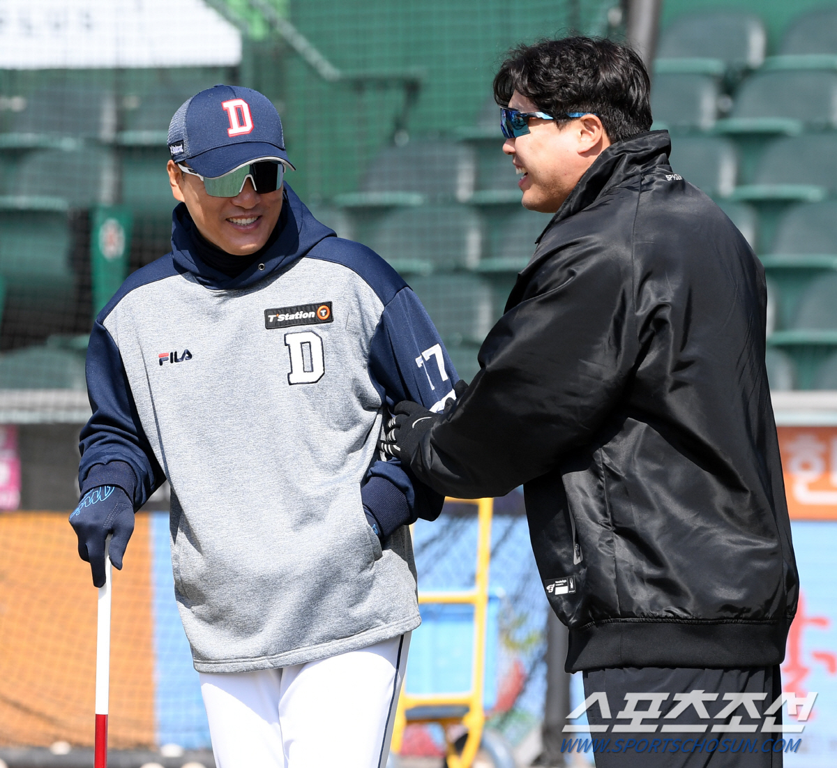 추억이 많은 '국민타자' 이승엽 감독과 '괴물' 류현진...'왜 왔어 미…